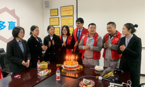 云顶集团3118之家宜昌店开展2019年第一季度员工生日会