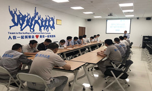 光谷店开展《商户装修治理》培训