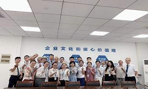 &ldquo;红星闪闪灼我心 爱国爱企往前行&rdquo;&mdash;&mdash;汉口店为员工庆生